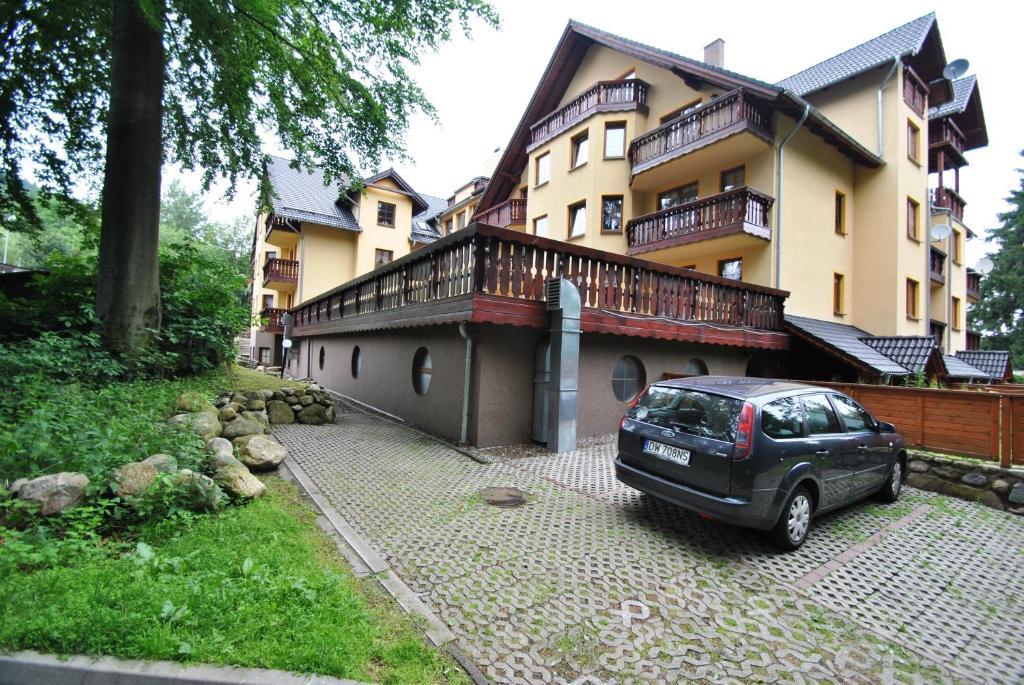Zolty Sun Seasons 24 W Karpaczu Z Balkonem By Renters Apartamento